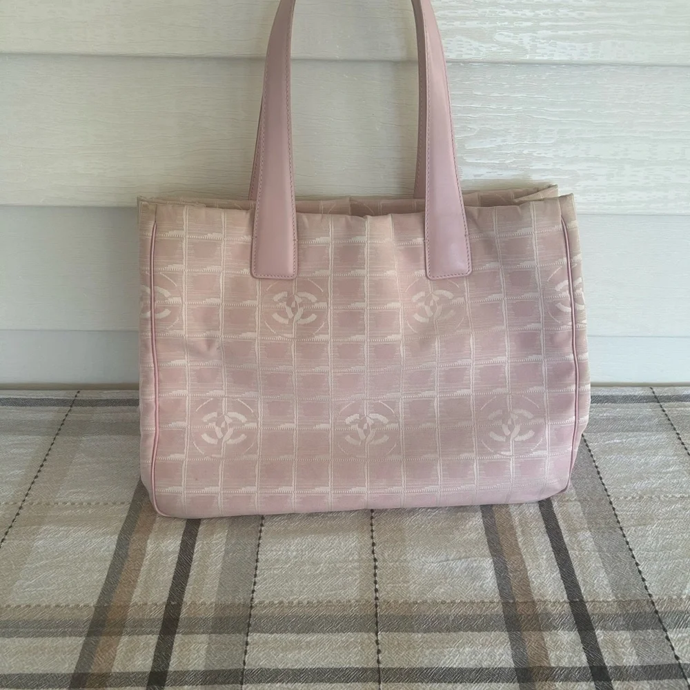 Chanel Light Pink Tote Bag- CC Logo - Picture 2 of 16